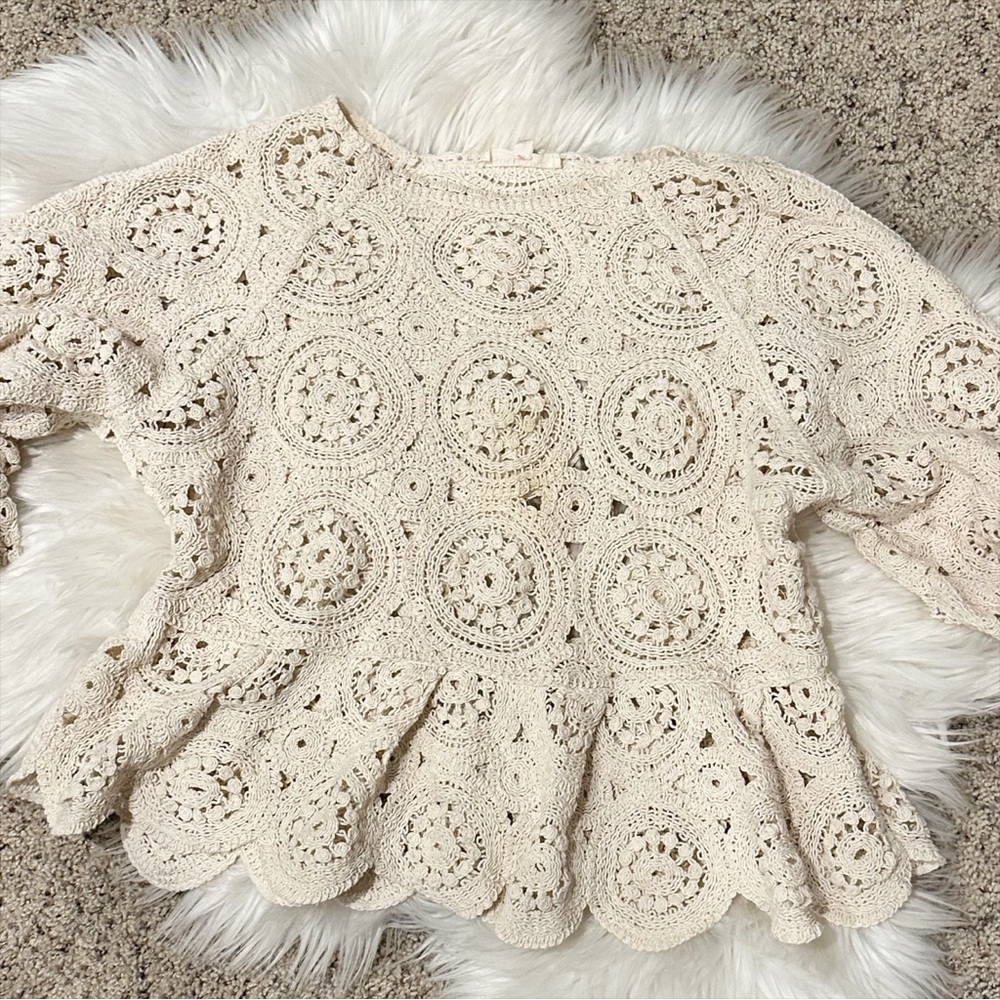 Solitaire Crochet Ecru peplum top